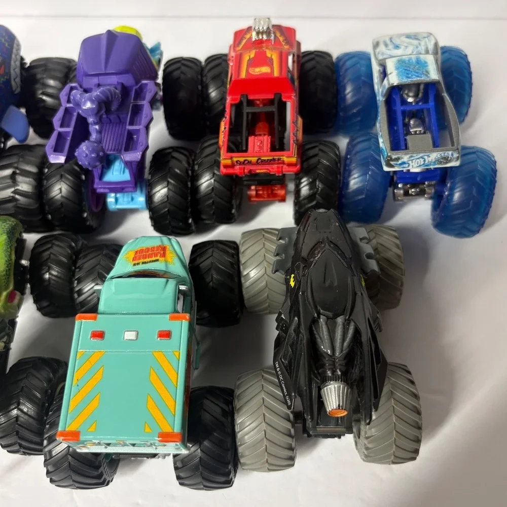 Hot Wheels Monster Jam Diecast Monster Trucks Batmobile Gunkster Mega-Wrex 1:64